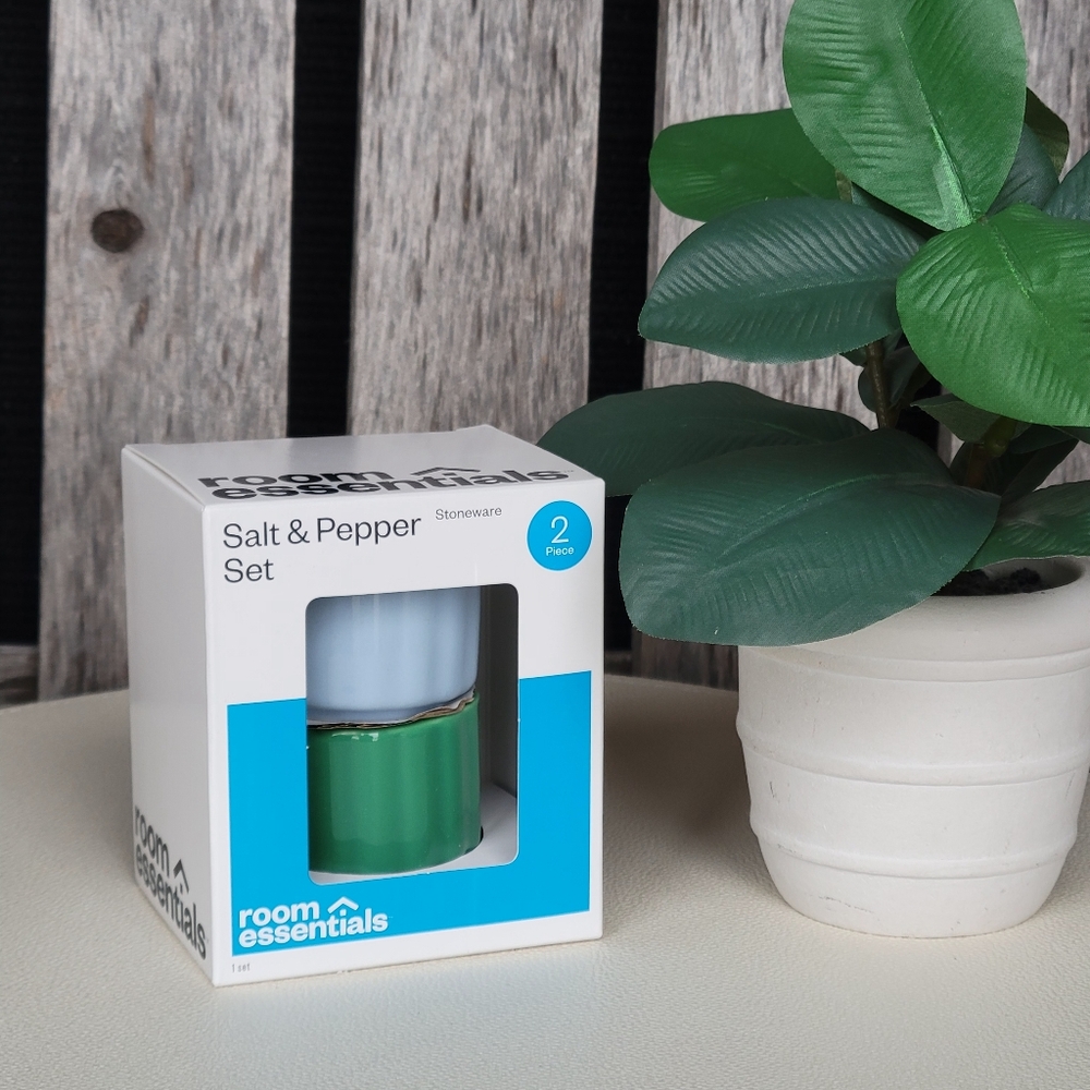 Room Essentials Cylinder Ribbed Green and Baby Blue Stoneware Salt & Pepper Set